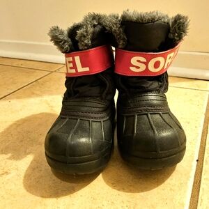 Sorel Snow Commander Winter Boots in black and pink